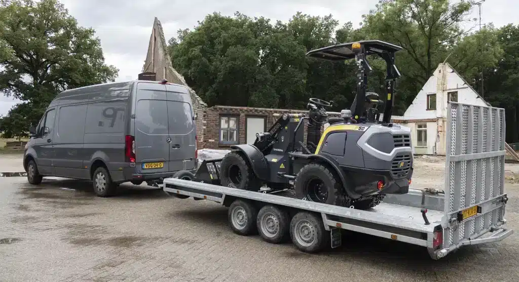 F50 Mini-loader on trailer