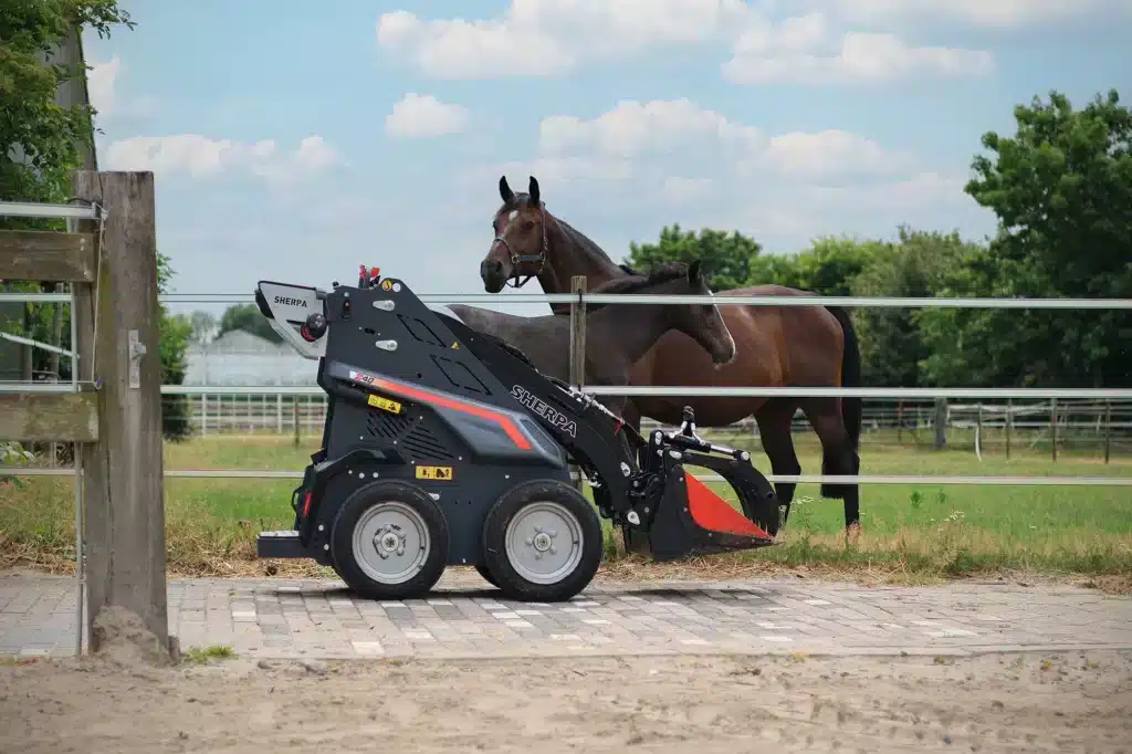 SHERPA miniloader buiten bij AVO Stables